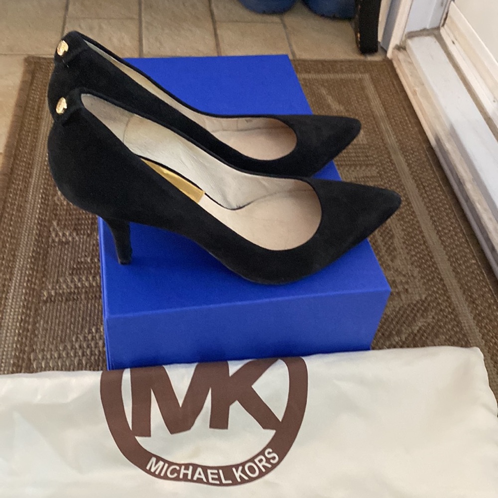 🖤 Michael Kors 8.5 Suede heels black